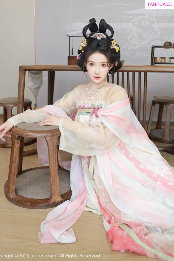   [XiuRen]高清写真图 2025.08.13 No.10645 梨霜儿 古装服饰第26张图片